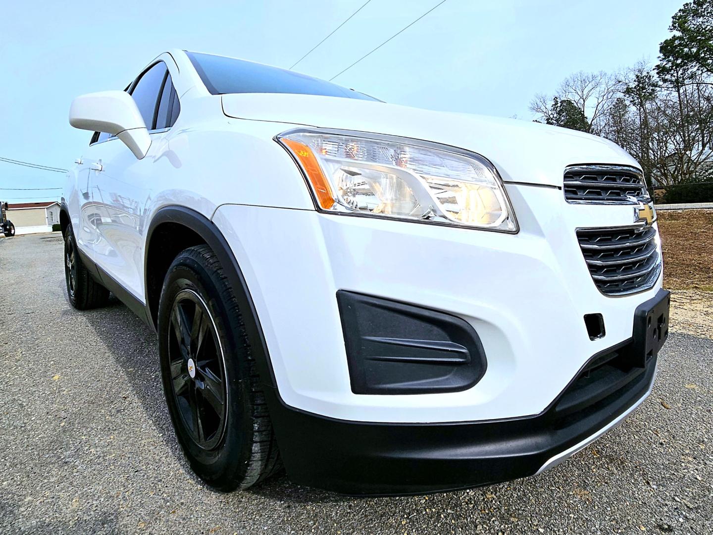 2016 White Chevrolet Trax LT (KL7CJLSB9GB) with an 1.4L L4 DOHC 16V engine, Automatic transmission, located at 18001 Kellogg Rd, Saucier, MS, 39574, (228) 832-1441, 39.421459, -76.641457 - Photo#1